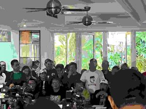 Terjadi Kecurangan TSM dalam Pilpres 2024, Relawan GANJAR — MAHFUD, Mahasiswa dan Masyarakat Sipil untuk DEMOKRASI, Sampaikan Petisi Brawijaya