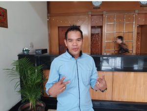 Tinjak (Seniman) Menghadiri Deklarasi PARIBAN 02 Dukung Prabowo-Gibran Sebagai Capres-Cawapres 2024-2029 Di Hotel OASIS Amir Jakarta