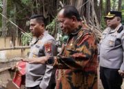 Kapolda Metro Jaya Irjen Pol Karyoto Tinjau Pengungsian Warga Terdampak Banjir di Pancoran