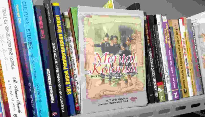 MENGUBUR MENTAL KOLONIAL