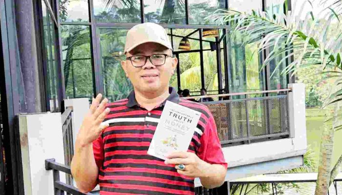 Resensi Buku: DIPENJARA UANG ITU MANUSIA MODERN