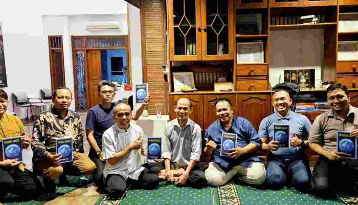 MELAWAN ATAU HANYUT DALAM TEKANAN