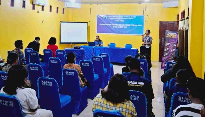 Capel. Letta Imbiri, S.Si. Teol Tampil Sebagai MC dalam Pelatihan Master of Ceremony PAM Se-Klasis Nabire
