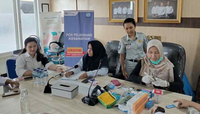 Jasa Raharja Jakarta Timur Gelar Pelatihan PPGD dan Pengobatan Gratis bagi Pengemudi DAMRI