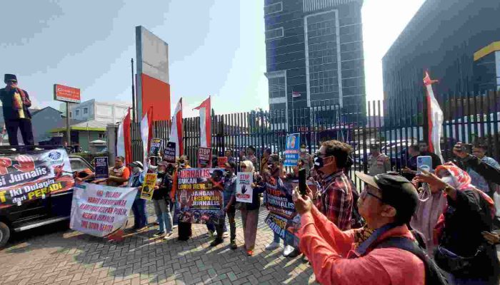 Diduga Intimidasi Wartawan, Solidaritas Media Desak PERADI Copot Izin Praktik Oknum Advokat