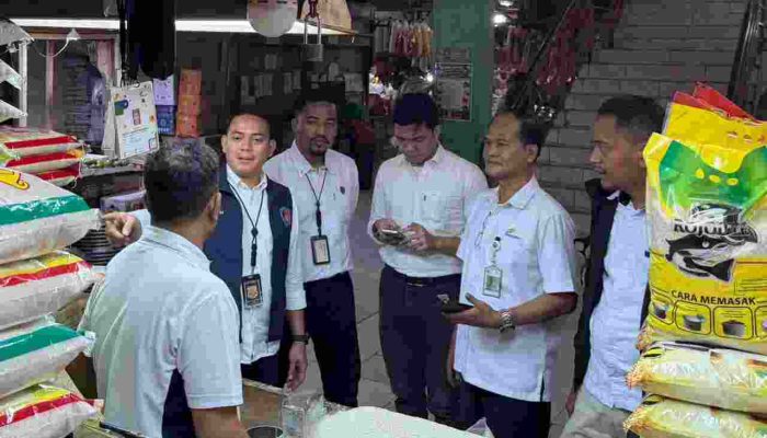 Satgas Pangan Polda Metro Jaya Cek Harga Beras di Pasar Tradisional Ciracas dan Retail Modern