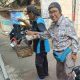 Jumat Berkah, Pimpinan Redaksi KabarindorayaNews.com Bagikan Paket Makanan untuk Ojol dan Kaum Dhuafa di Penggilingan